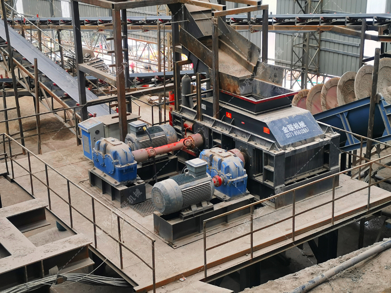 石英石硬度高，對輥制砂機(jī)能否穩(wěn)定運行并保證出料質(zhì)量？